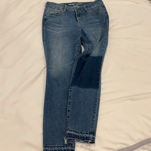 Old navy mid rise rockstar skinny jeans. Size 8.No tags